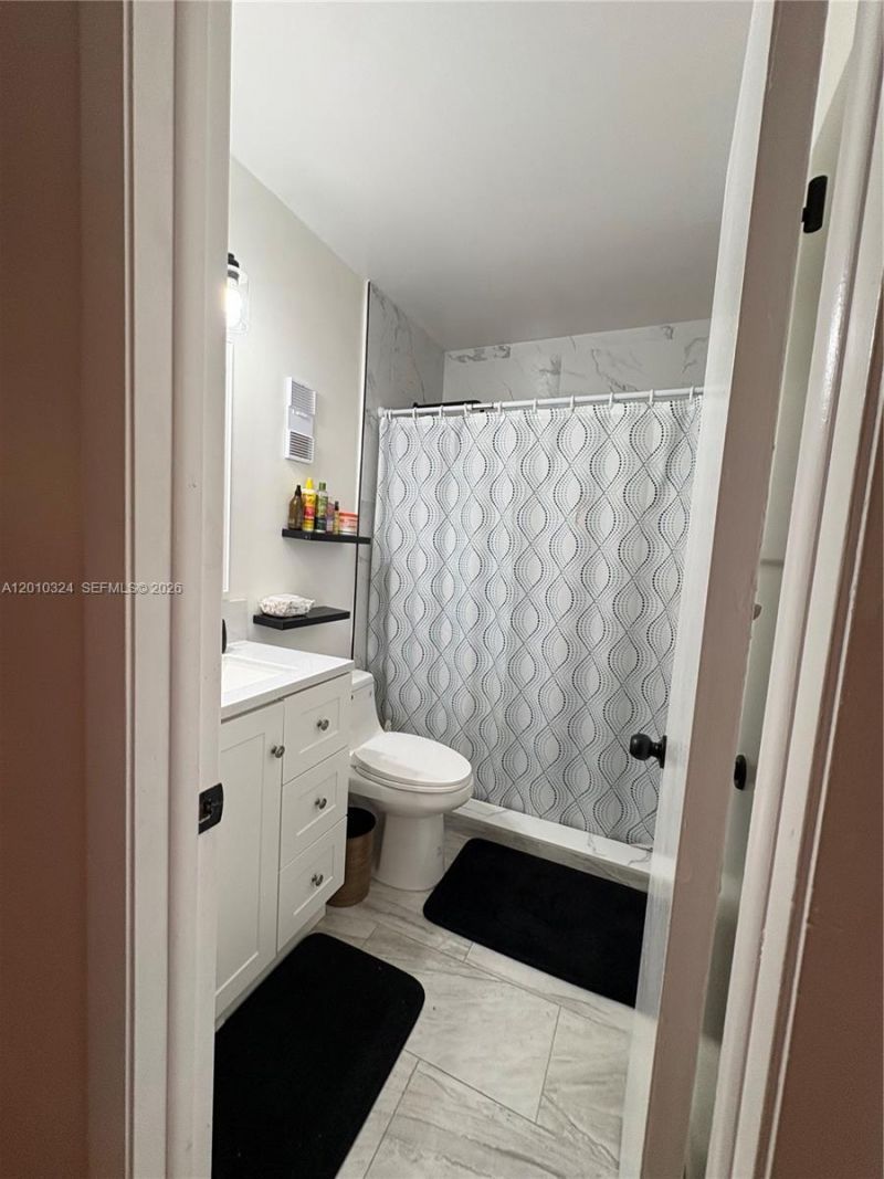 5424 Gate Lake Rd , Unit 5424, Tamarac, FL 33319 Photo