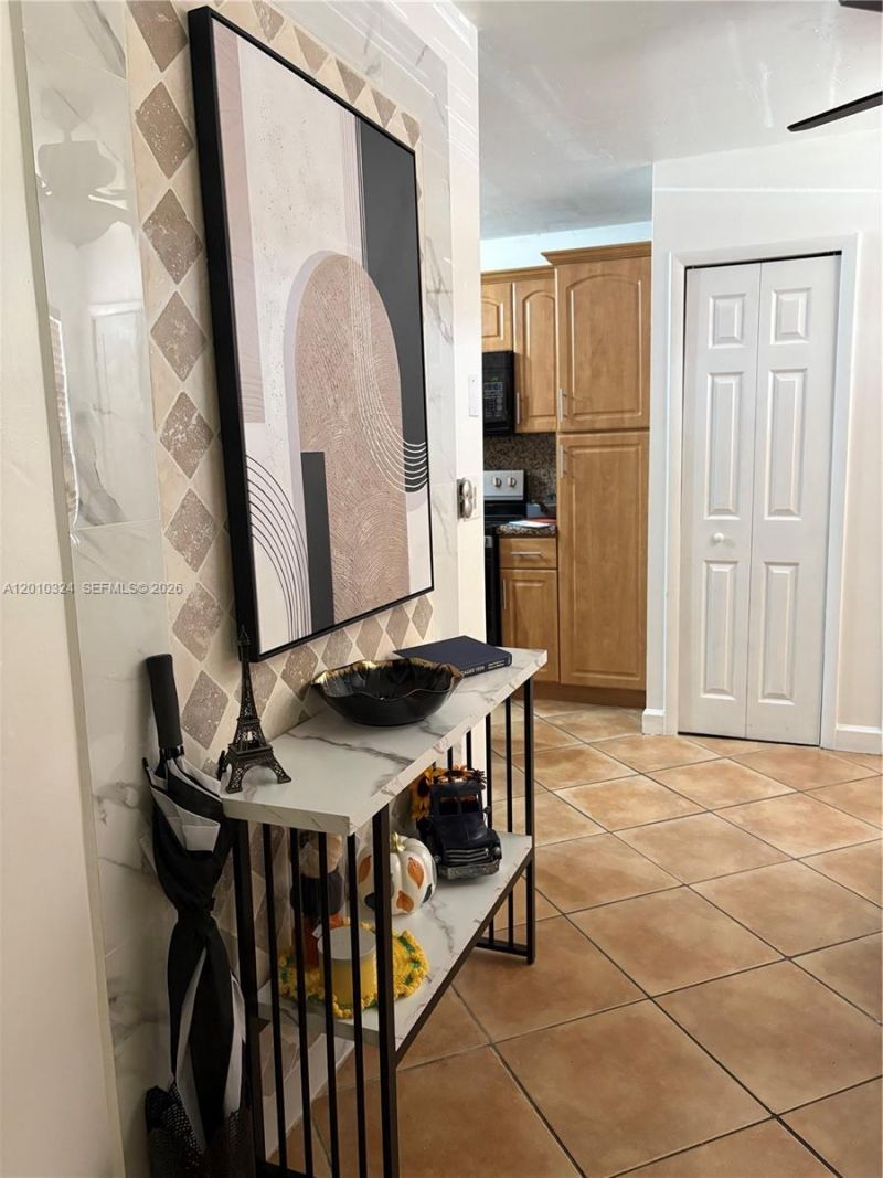 5424 Gate Lake Rd , Unit 5424, Tamarac, FL 33319 Photo