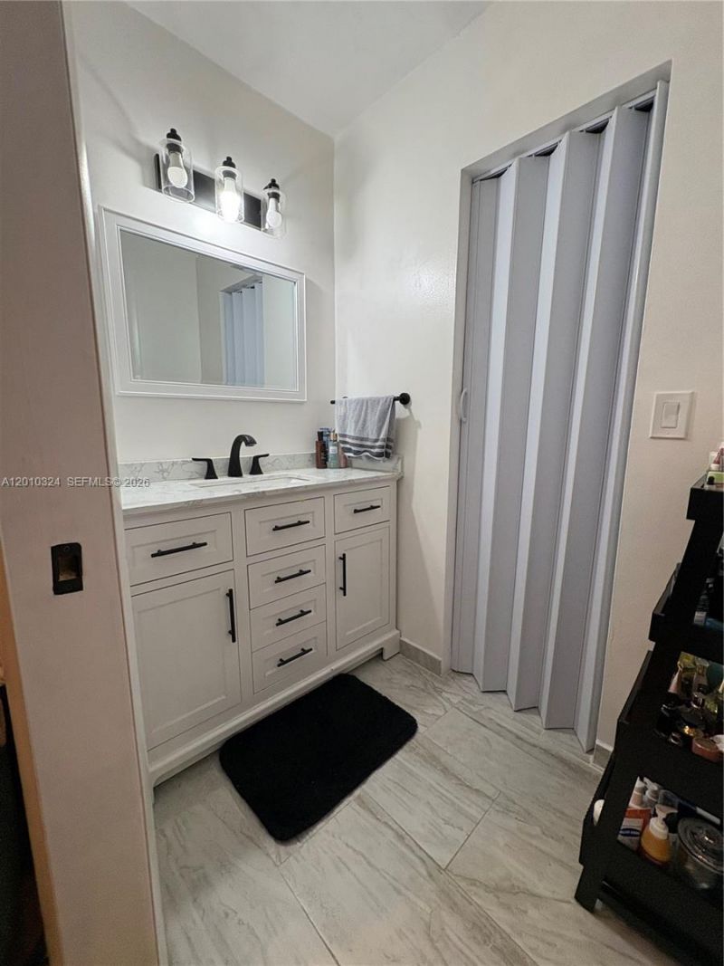 5424 Gate Lake Rd , Unit 5424, Tamarac, FL 33319 Photo