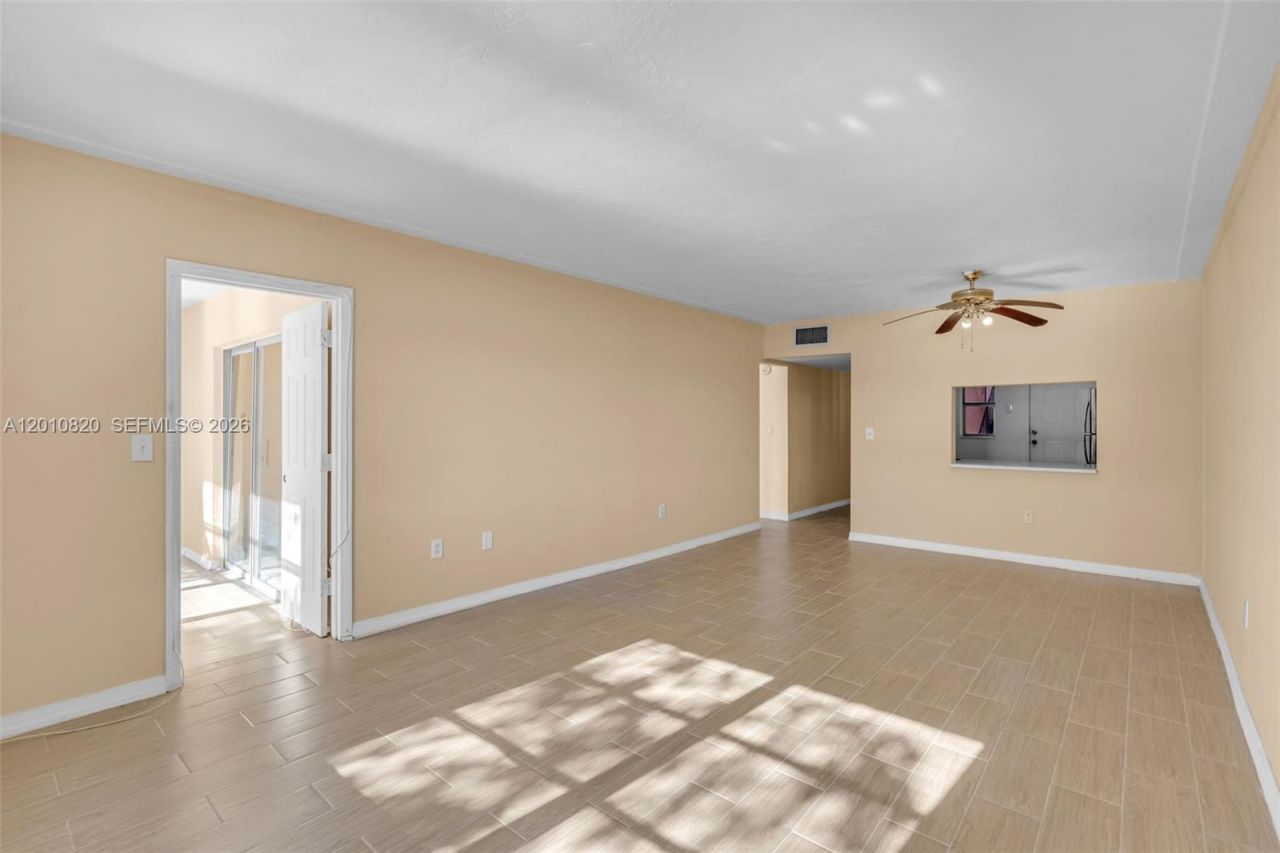 18900 NE 3rd Ct, Unit 520, Miami, FL 33179 Photo