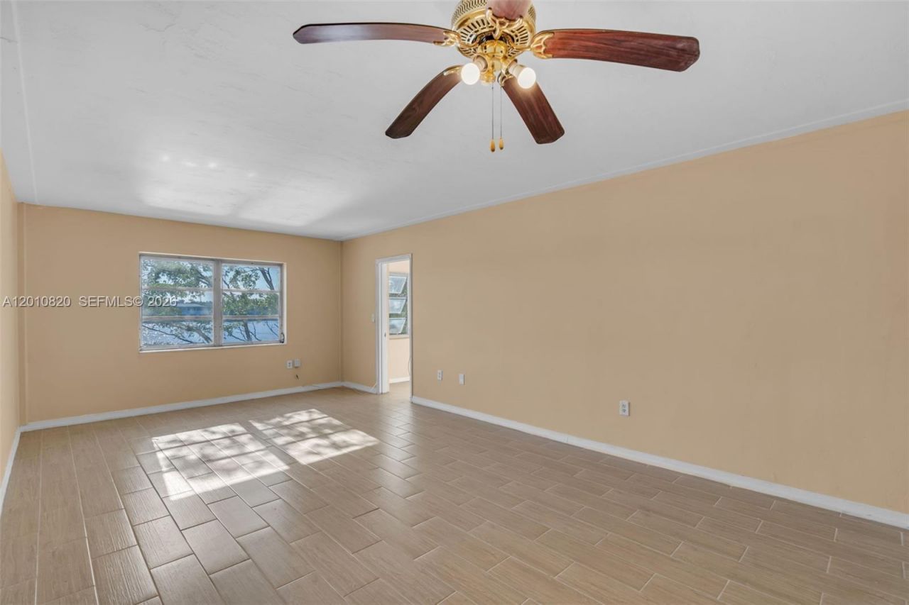 18900 NE 3rd Ct, Unit 520, Miami, FL 33179 Photo