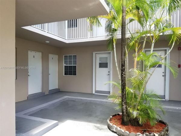 6565 Santona St , Unit B8, Coral Gables, FL 33146