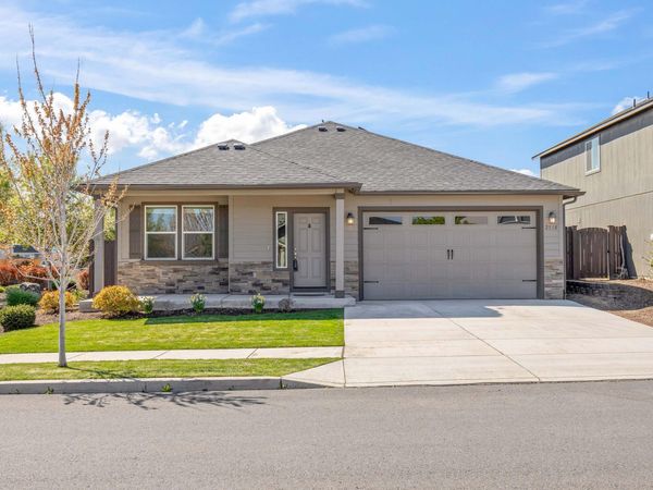 2510 NW Hemlock Way, Redmond, OR 97756