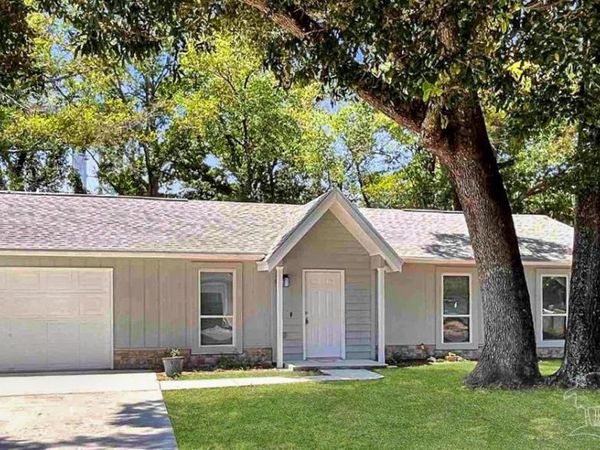 3900 Baywoods Dr, Pensacola, FL 32504