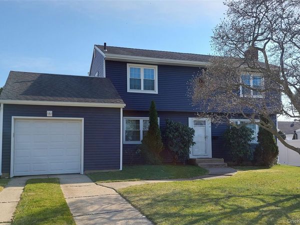 14 Bradford Road , Plainview, NY 11803