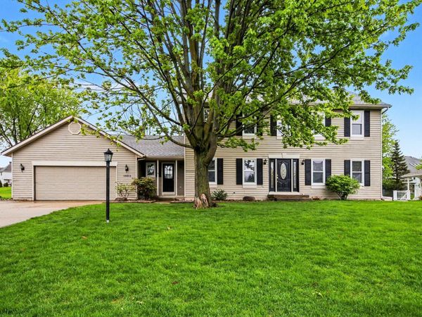 1330 Meadowgreen Court SE, Caledonia, MI 49316