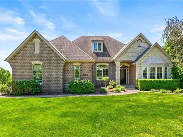 8070 Green Glades Court, Parkville, MO 64152