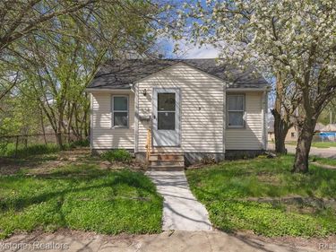 524 Luther Avenue, Pontiac, MI 48341