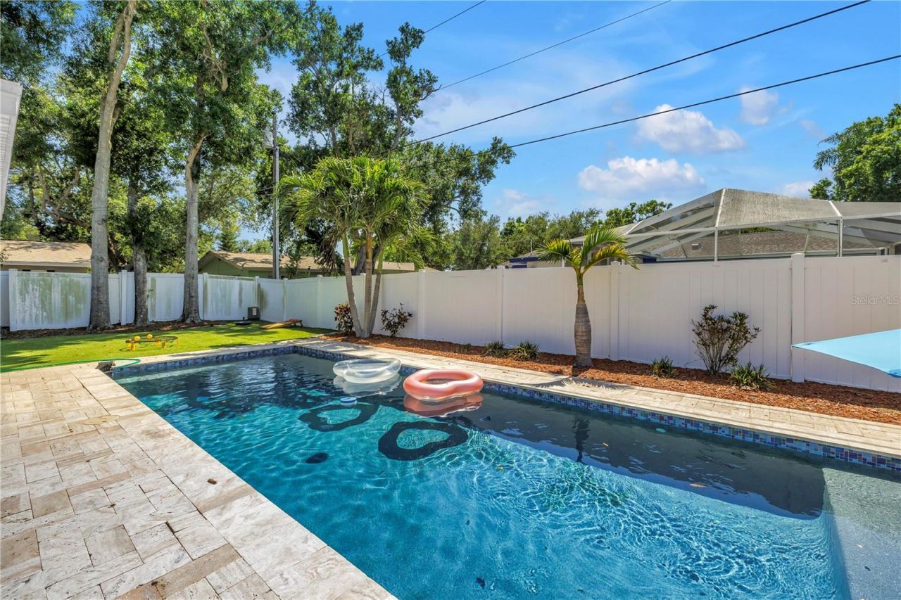 12096 Oak Street , Largo, FL 33774 Photo