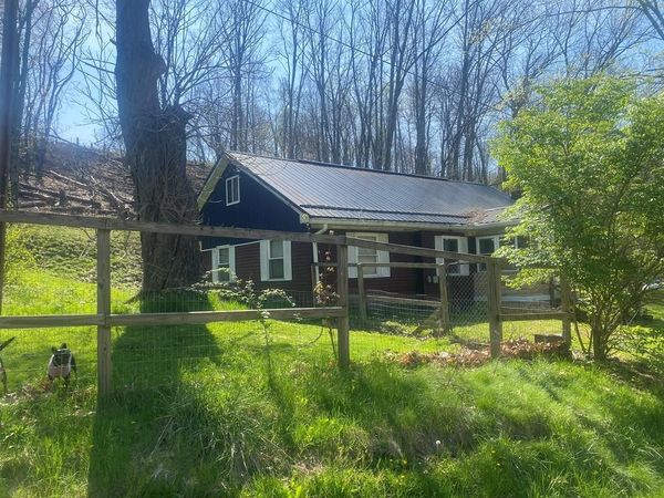 1760 Jordon Hollow Rd , Parker, PA 16049