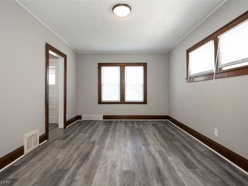 10203 Greenview Avenue, Garfield Heights, OH 44125 Photo 8