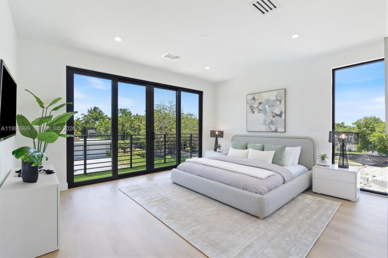 2431 NE 18th St, Fort Lauderdale, FL 33305 Photo