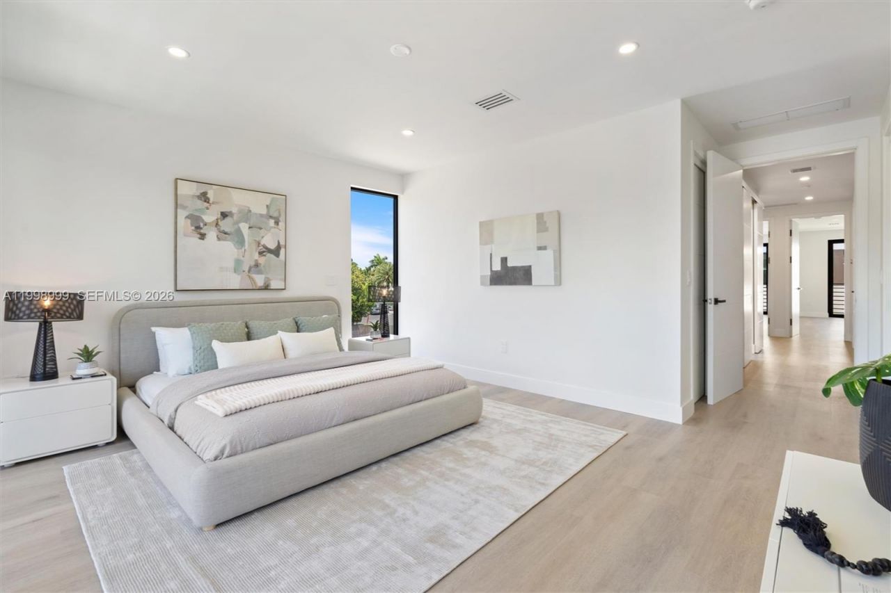 2431 NE 18th St, Fort Lauderdale, FL 33305 Photo