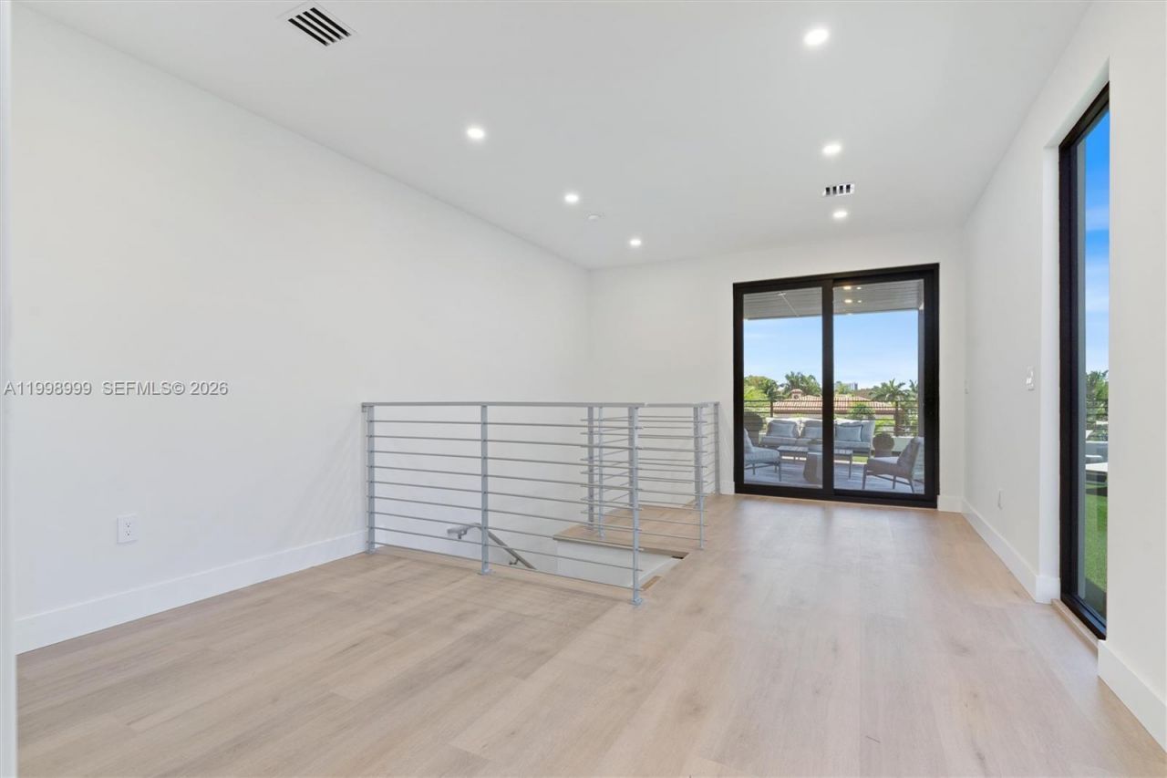 2431 NE 18th St, Fort Lauderdale, FL 33305 Photo