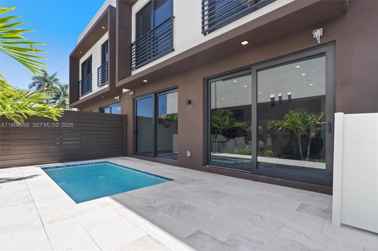 2431 NE 18th St, Fort Lauderdale, FL 33305 Photo