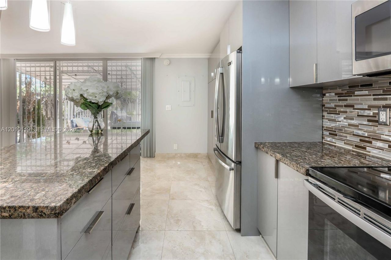 928 NE 27th Ave , Hallandale Beach, FL 33009 Photo