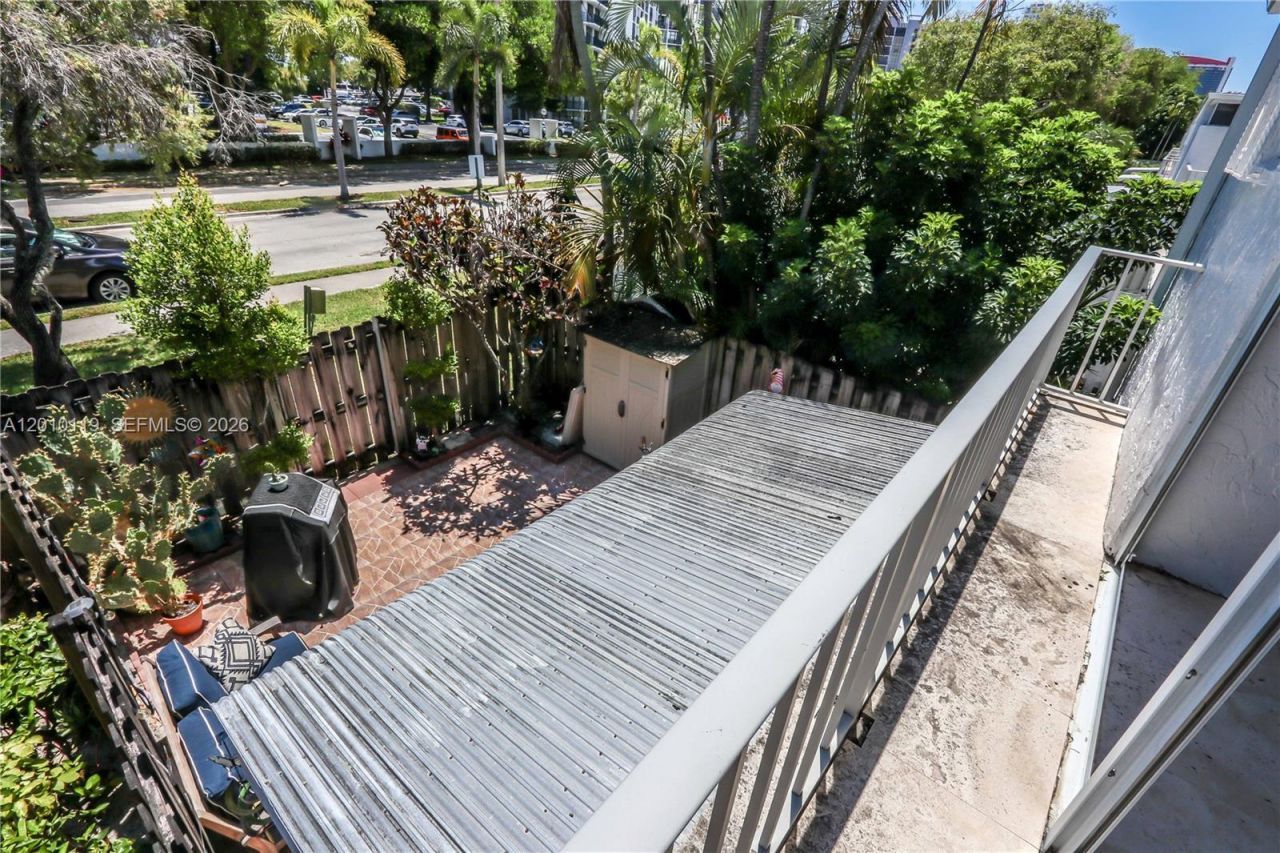 928 NE 27th Ave , Hallandale Beach, FL 33009 Photo