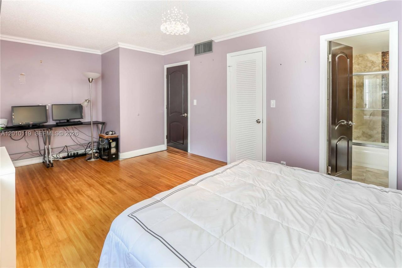 928 NE 27th Ave , Hallandale Beach, FL 33009 Photo