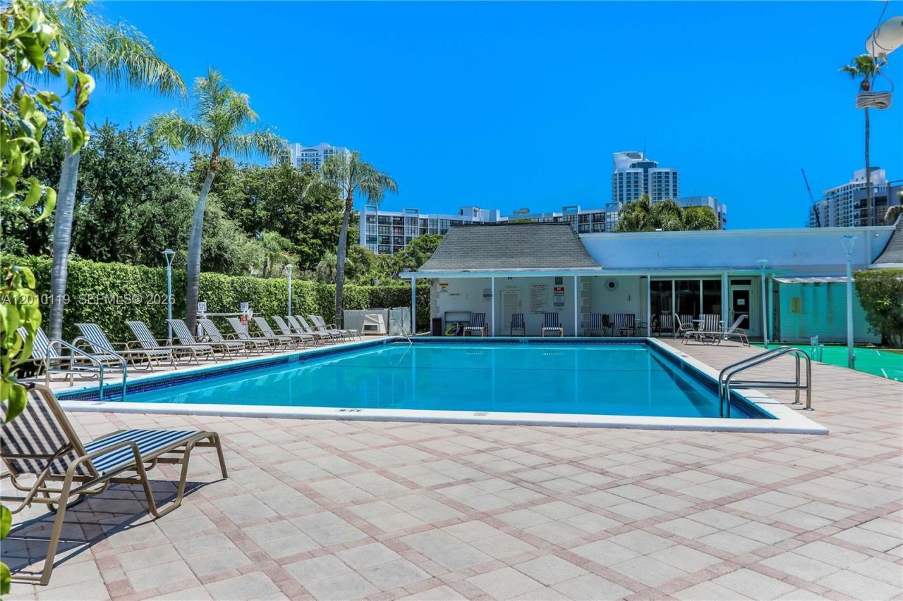 928 NE 27th Ave , Hallandale Beach, FL 33009 Photo