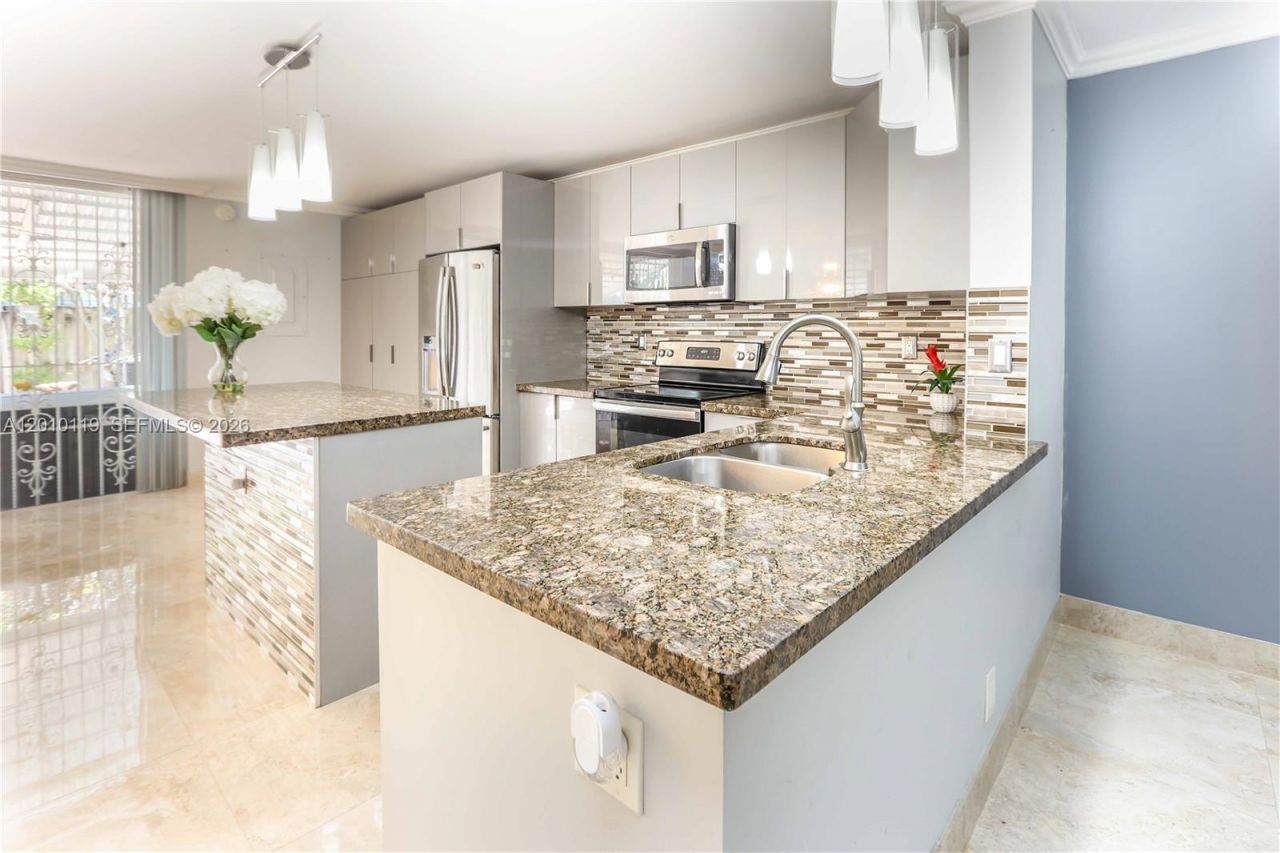 928 NE 27th Ave , Hallandale Beach, FL 33009 Photo