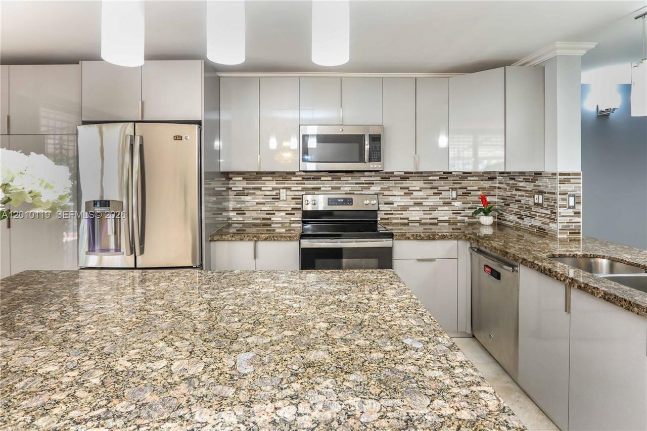 928 NE 27th Ave , Hallandale Beach, FL 33009 Photo