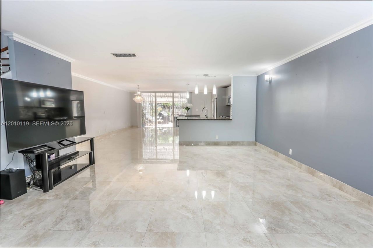 928 NE 27th Ave , Hallandale Beach, FL 33009 Photo