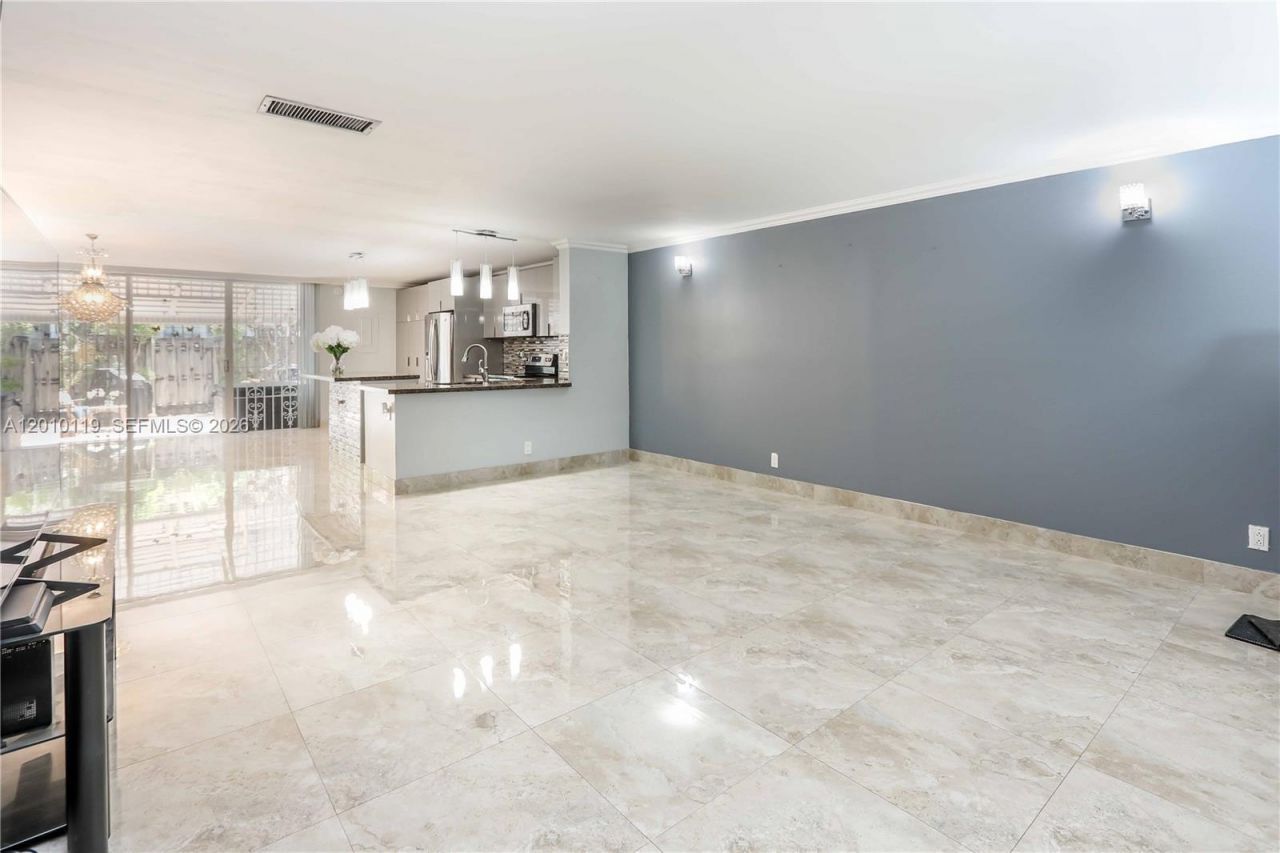 928 NE 27th Ave , Hallandale Beach, FL 33009 Photo