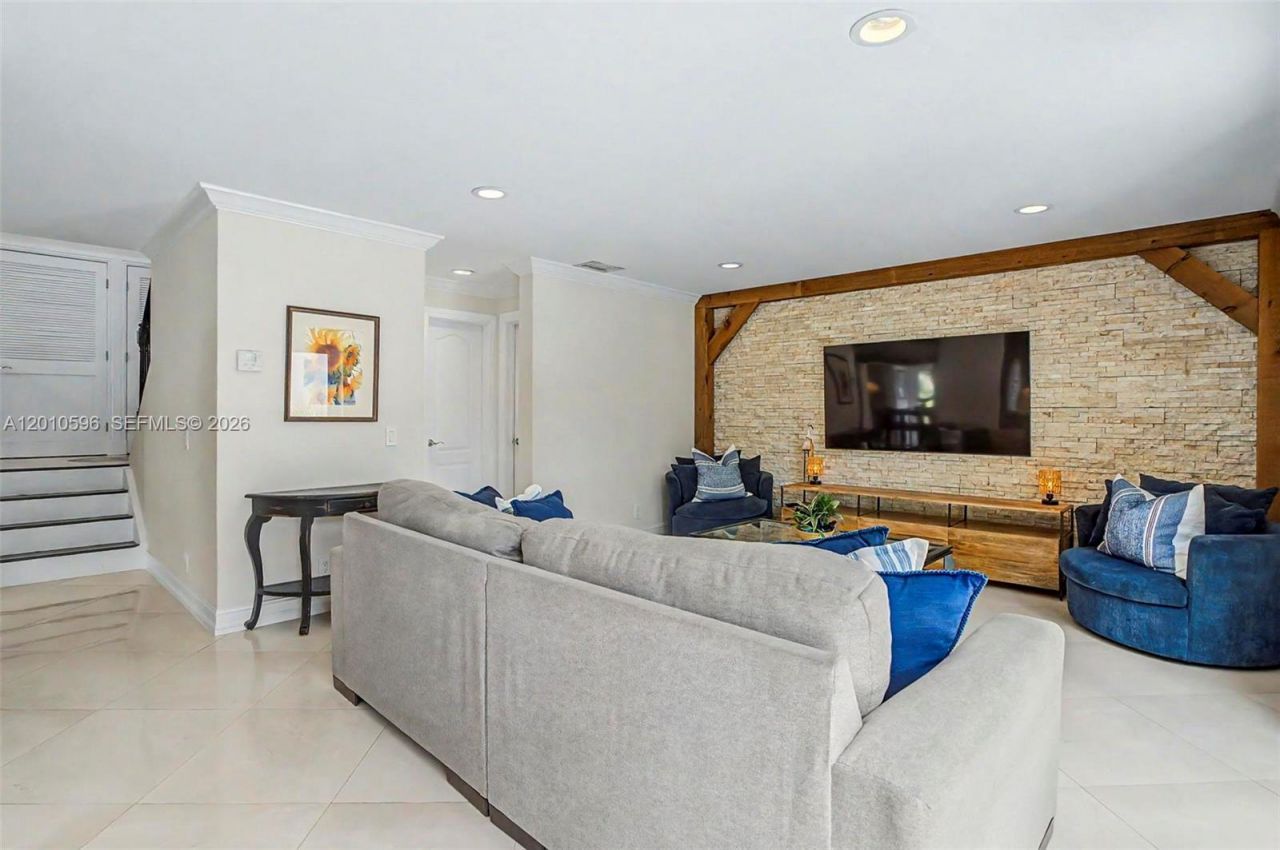2081 Augusta, Weston, FL 33326 Photo