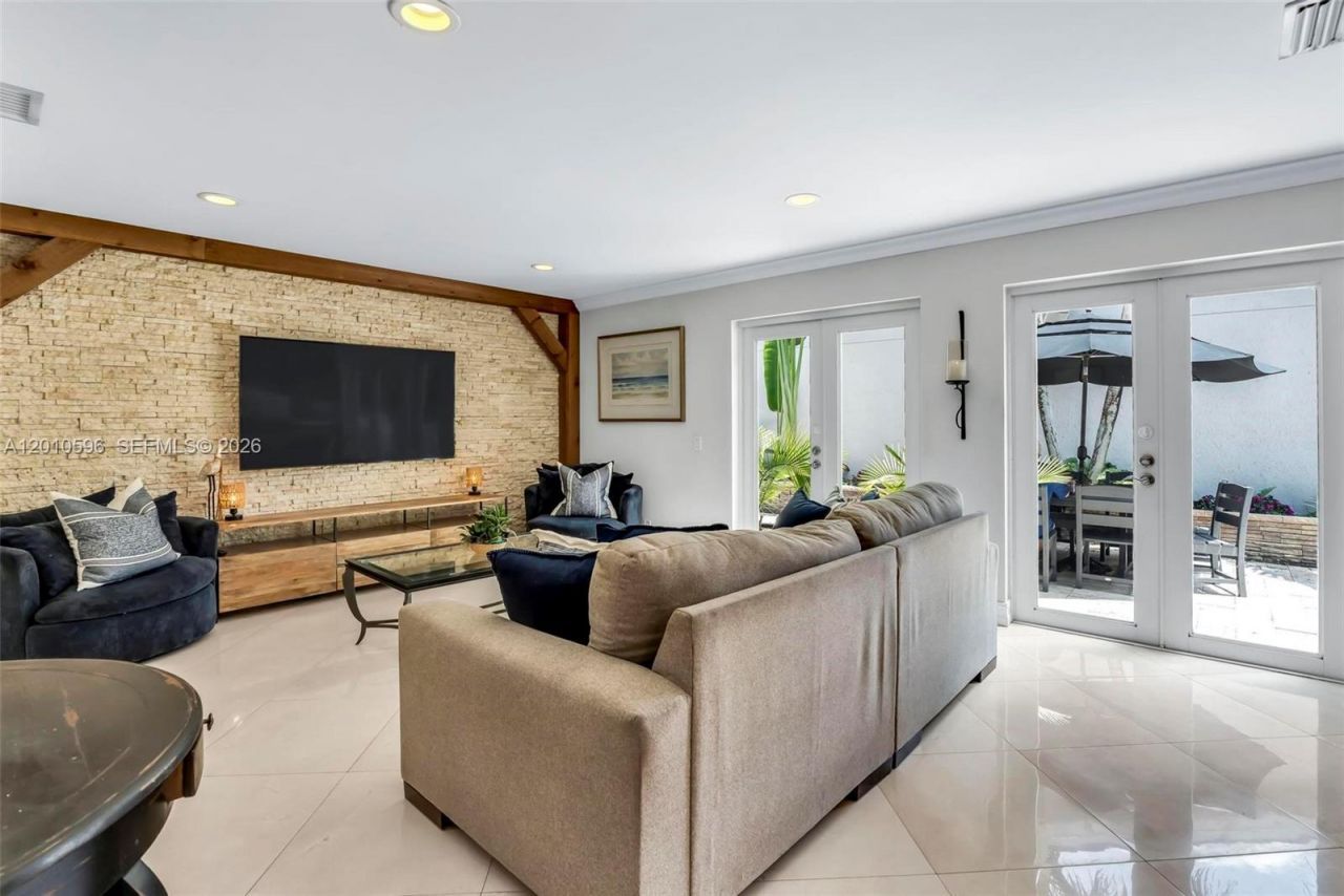 2081 Augusta, Weston, FL 33326 Photo
