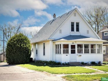 5713 S 38th Street , Omaha, NE 68107