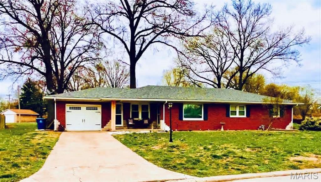 20 Oaklawn Drive, Granite City, IL 62040 Main Photo