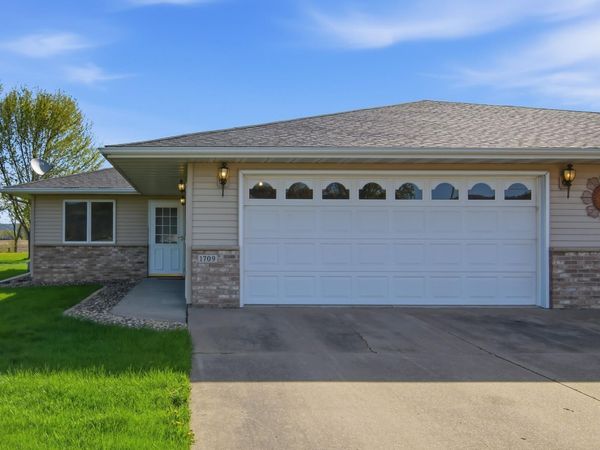 1709 Hiawatha Drive E, Wabasha, MN 55981
