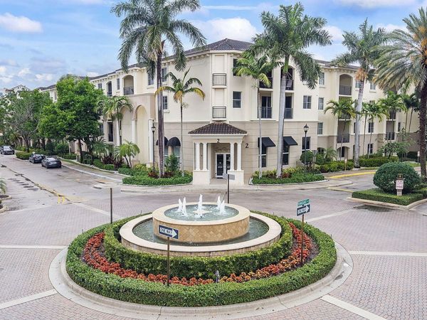 2 Renaissance Way, Unit 305, Boynton Beach, FL 33426