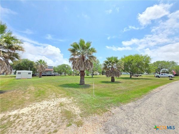 631 W Bayshore Drive , Palacios, TX 77465