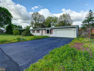 203 SHUGHART AVENUE, BOILING SPRINGS, PA 17007