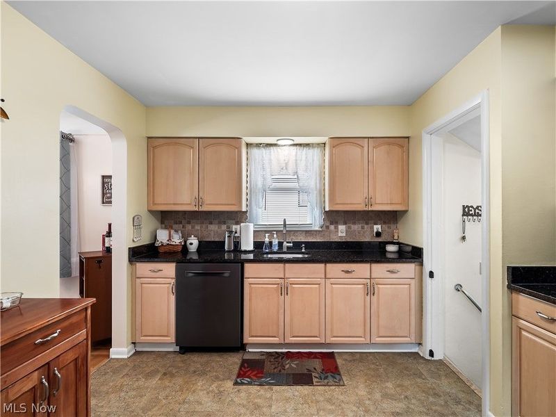12305 Eastwood Boulevard, Garfield Heights, OH 44125 Photo 18