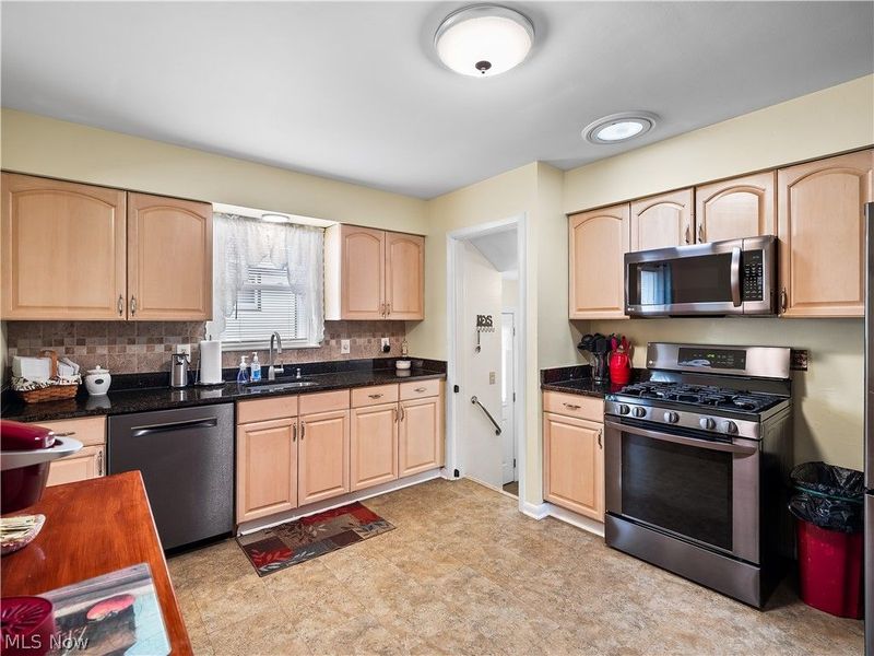 12305 Eastwood Boulevard, Garfield Heights, OH 44125 Photo 19