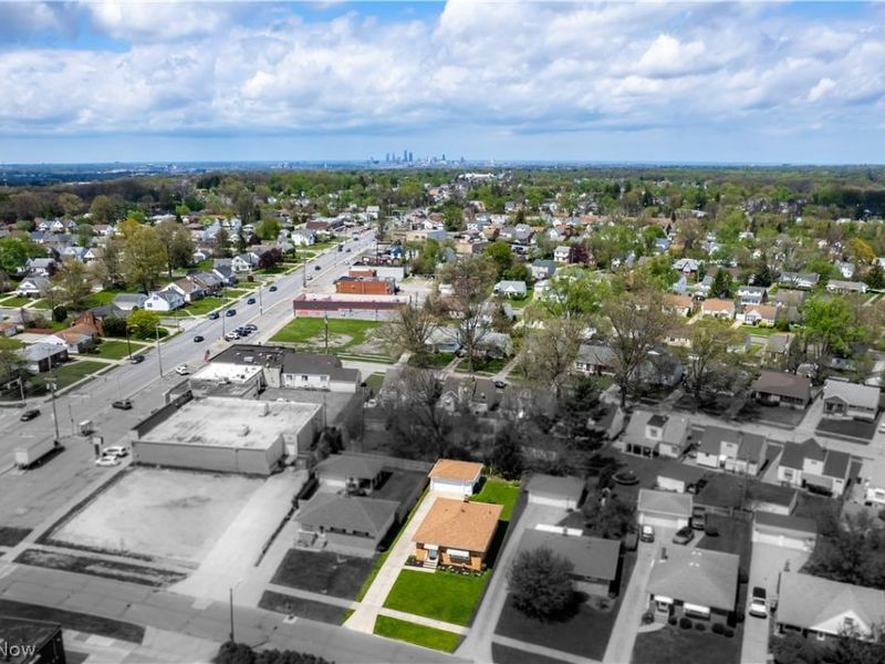 12305 Eastwood Boulevard, Garfield Heights, OH 44125 Photo 2
