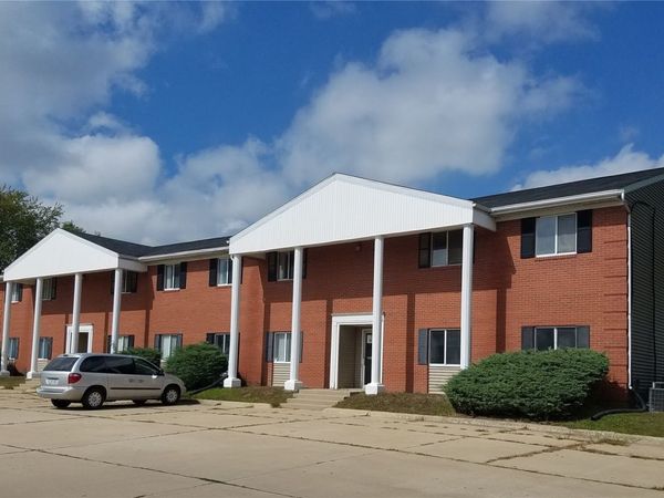 5270/5300/5340 North Park Place NE, Cedar Rapids, IA 52402