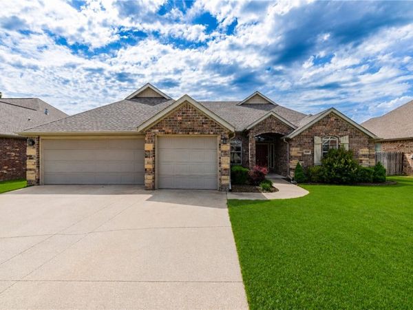 4600 SW Skyline Street , Bentonville, AR 72713