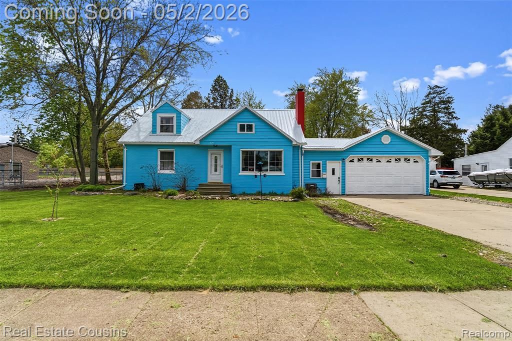 824 E King Street, Owosso, MI 48867 Main Photo