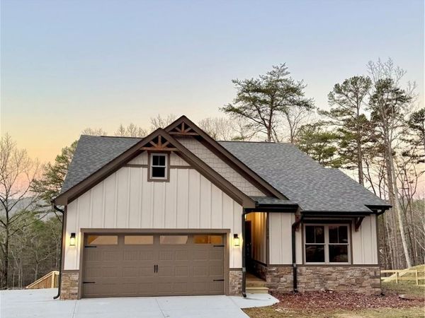 137 Bear Drive , Waleska, GA 30183