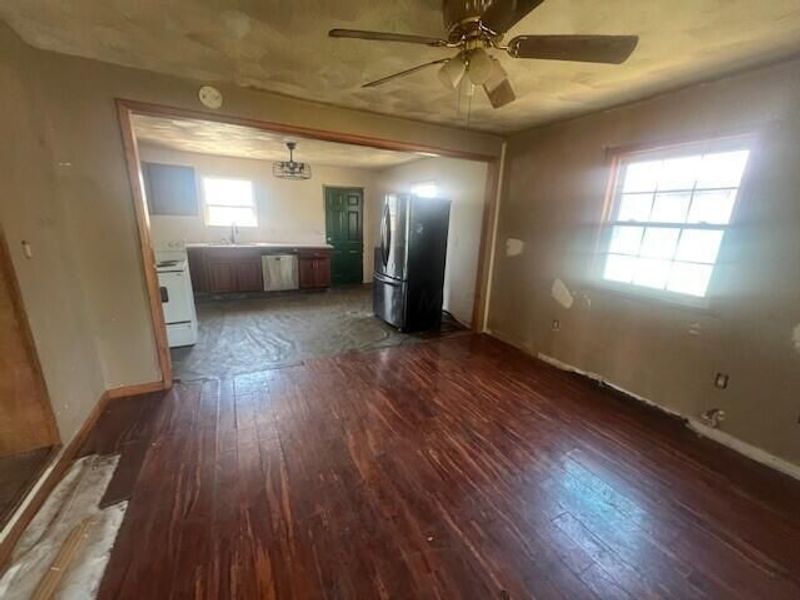 589 Basswood Road , Columbus, OH 43207 Photo 2