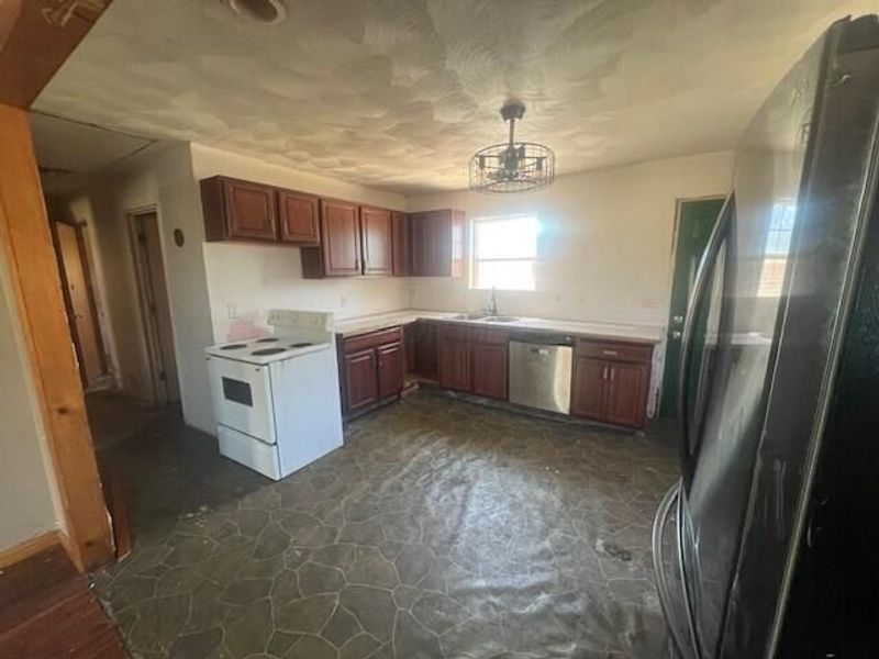589 Basswood Road , Columbus, OH 43207 Photo 3