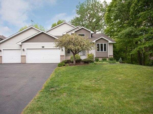 601 Sterling Street S, Maplewood, MN 55119