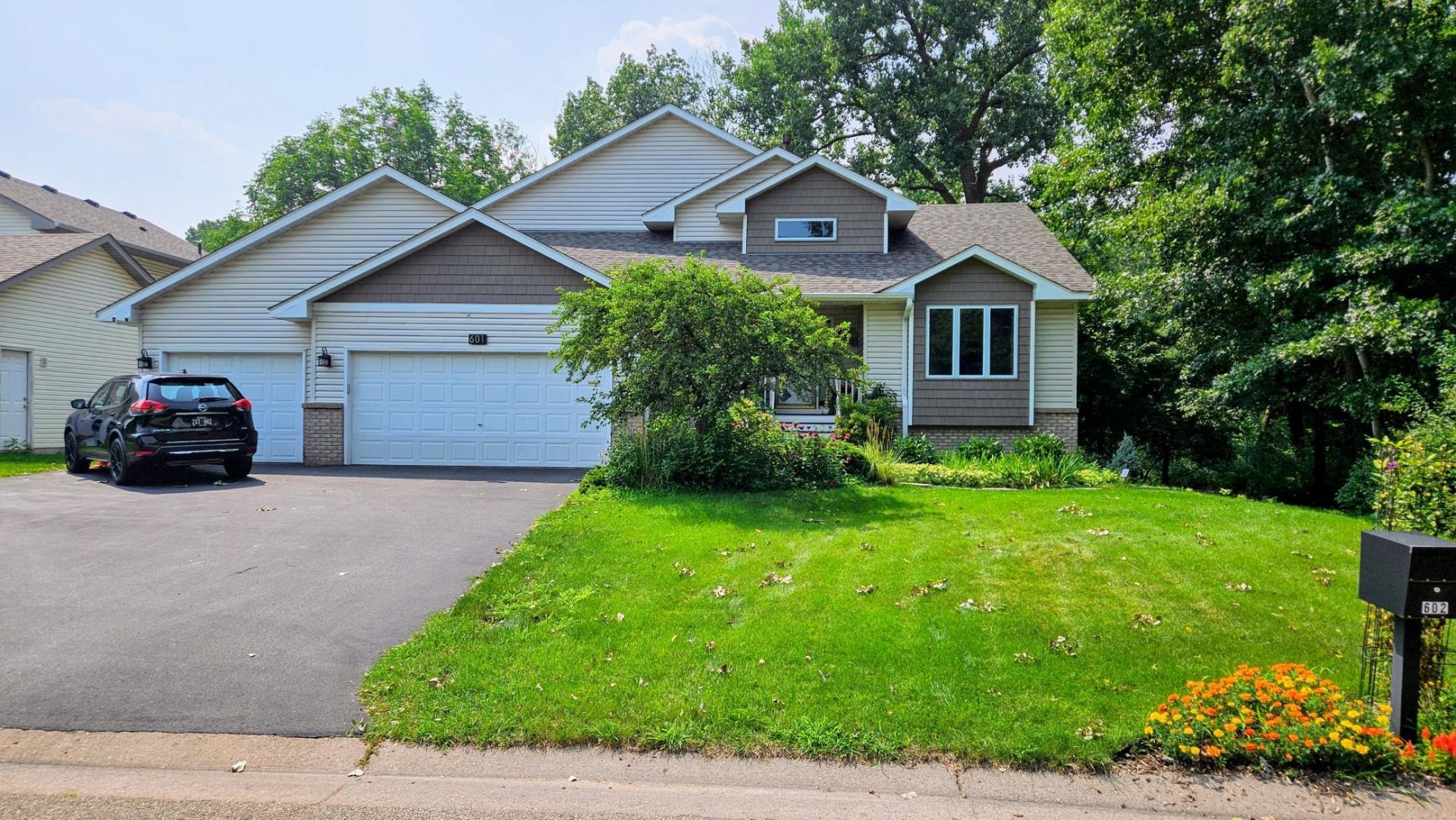 601 Sterling Street S, Maplewood, MN 55119