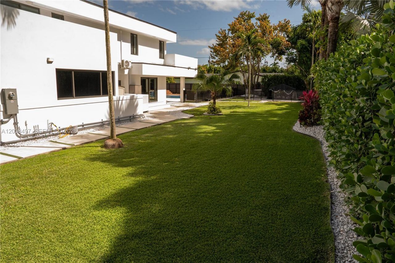 10475 SW 72nd Ave, Pinecrest, FL 33156 Photo