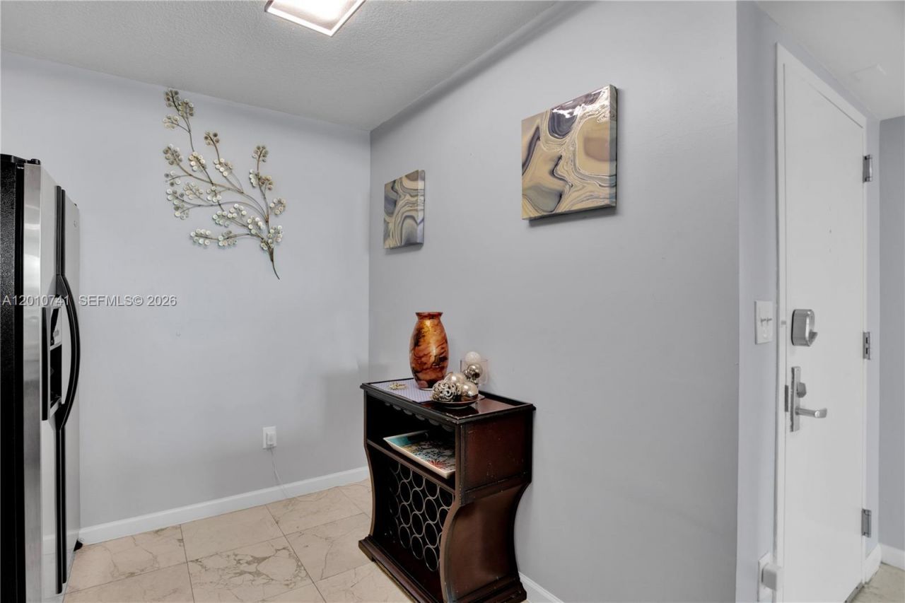 1200 Brickell Bay Dr, Unit 3515, Miami, FL 33131 Photo