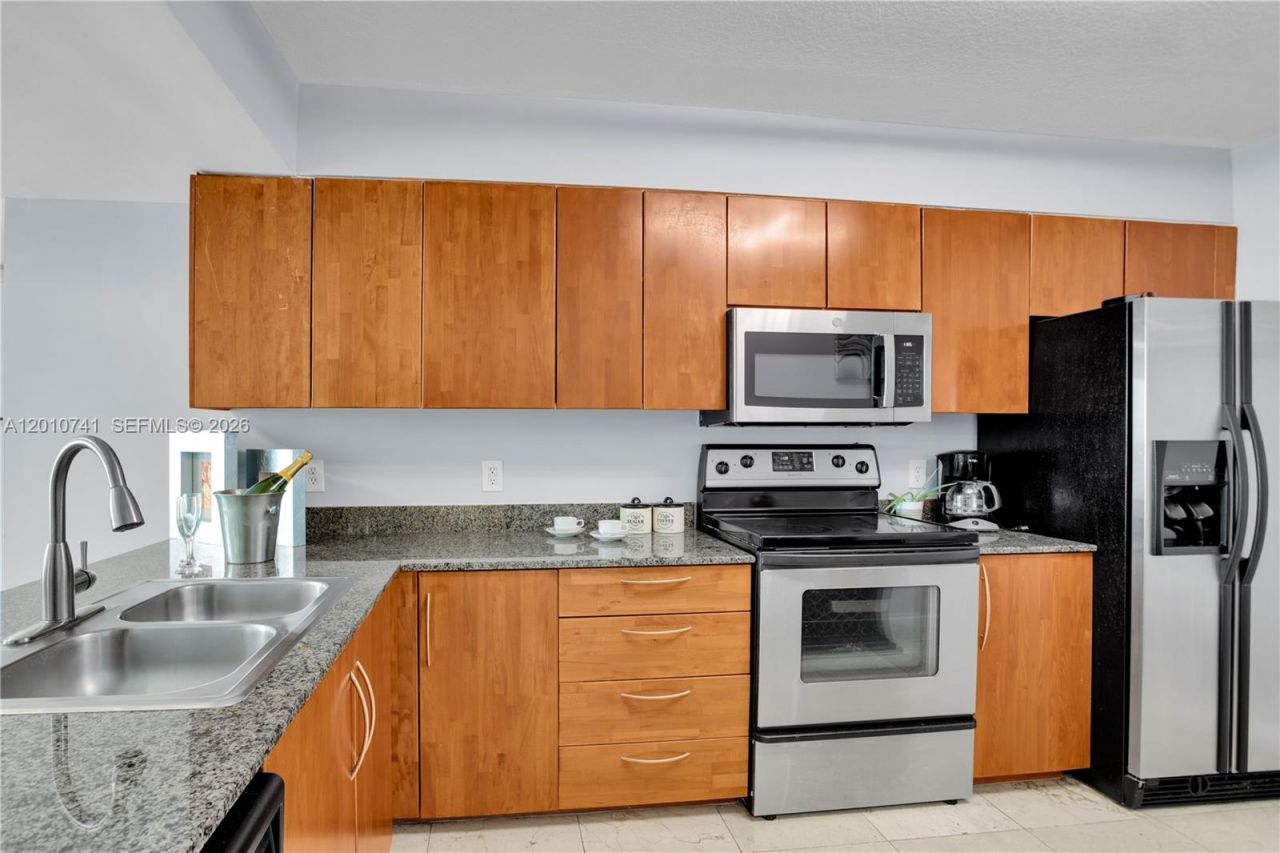 1200 Brickell Bay Dr, Unit 3515, Miami, FL 33131 Photo