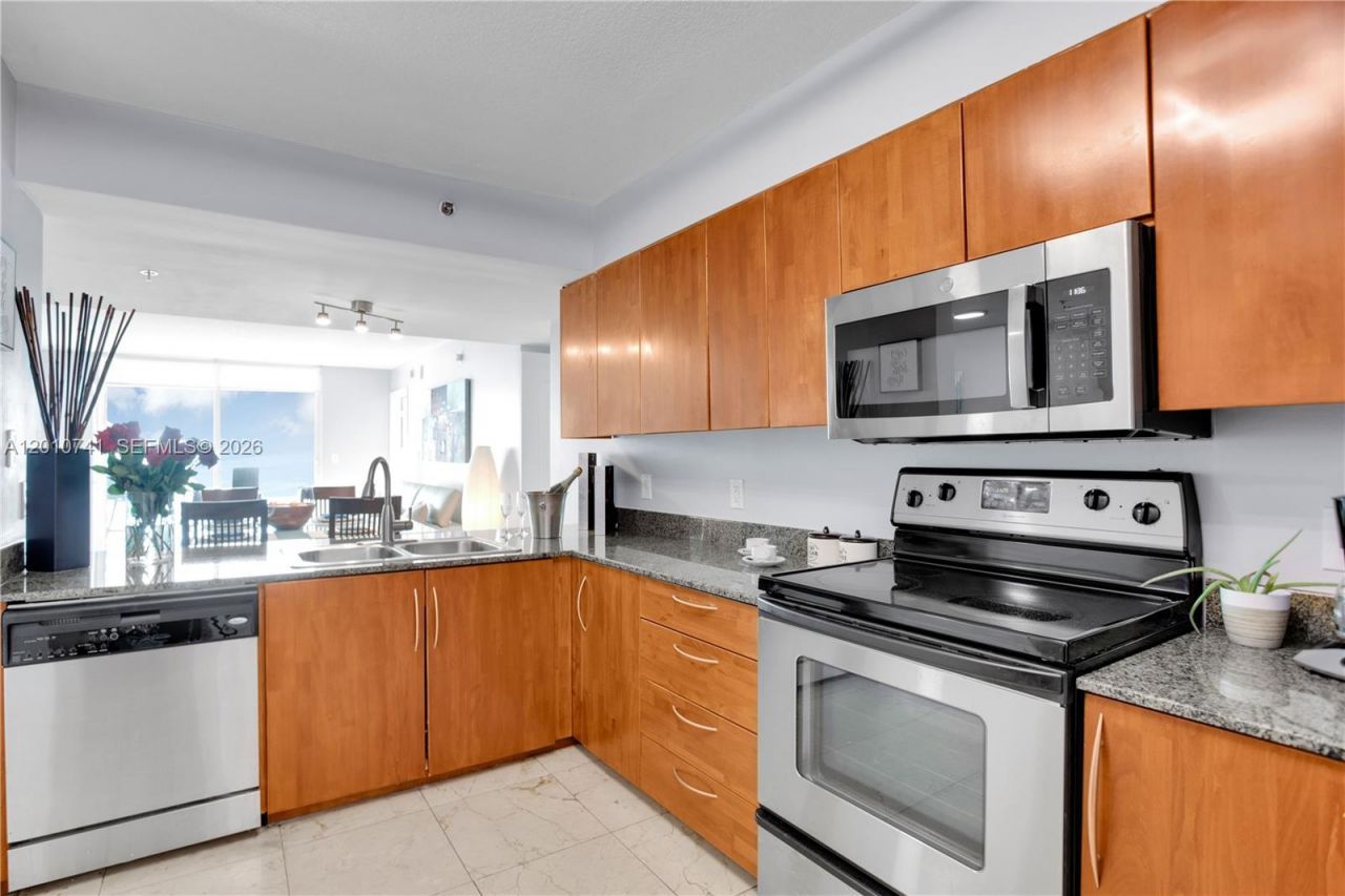 1200 Brickell Bay Dr, Unit 3515, Miami, FL 33131 Photo